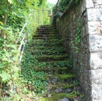 footpath steps from A470